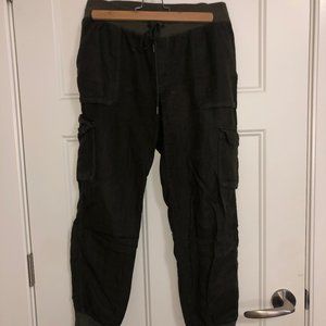 Woman's Aritzia Cargo Pant